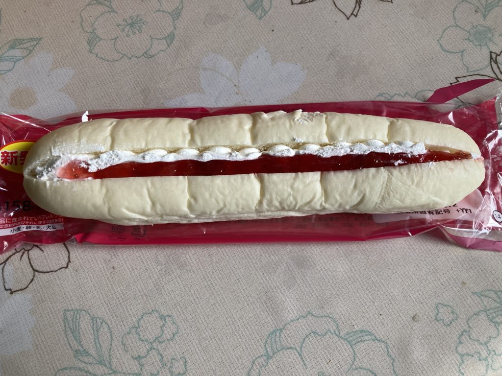 ローソン ふんわりいちごロール